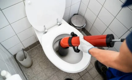 Débouchage sanitaire à Lausanne : de l'évier au WC, les bonnes techniques