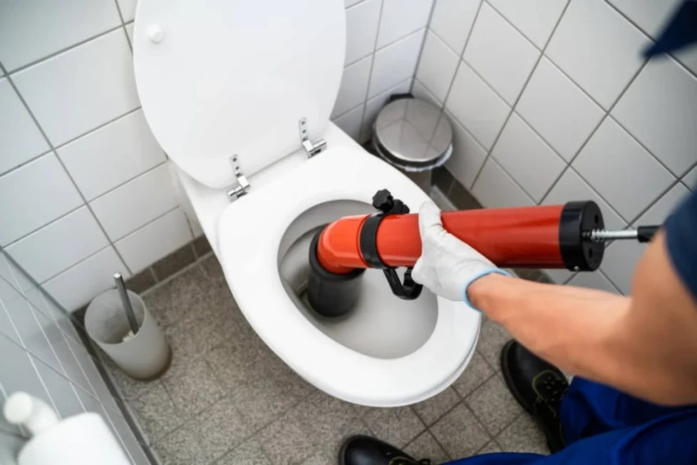 Débouchage sanitaire à Lausanne : de l'évier au WC, les bonnes techniques