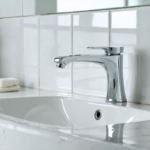 découvrez comment choisir le silicone parfait pour vos joints de salle de bain et assurez une étanchéité durable et une finition impeccable.