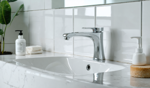 découvrez comment choisir le silicone parfait pour vos joints de salle de bain et assurez une étanchéité durable et une finition impeccable.