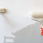découvrez des astuces efficaces pour camoufler facilement les démarcations visibles après un raccord de peinture sur vos murs et obtenir une finition parfaite.