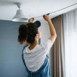 découvrez comment allonger le câble d’une suspension trop basse en toute sécurité, en respectant les normes en vigueur pour garantir un éclairage adapté et sécurisé dans votre intérieur.