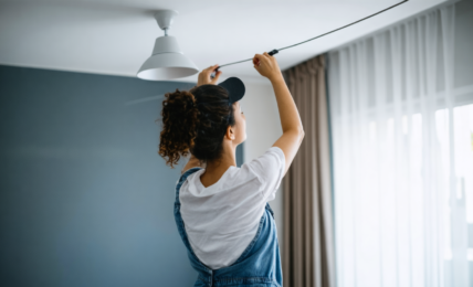 découvrez comment allonger le câble d’une suspension trop basse en toute sécurité, en respectant les normes en vigueur pour garantir un éclairage adapté et sécurisé dans votre intérieur.