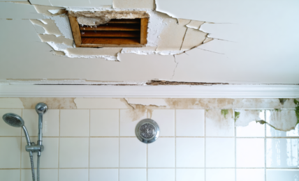 découvrez les causes inattendues de l’écaillage de la peinture au plafond de votre salle de bain et apprenez comment y remédier efficacement.
